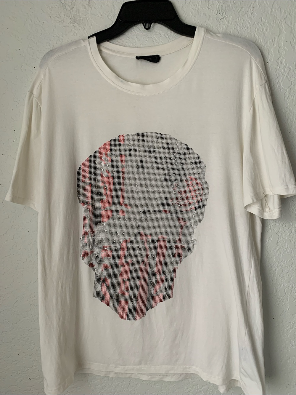 Truth White Short-Sleeve Tee with Black and Red Skull Graphic Size L
